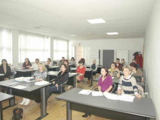 3.200 de medici, asistente şi tehnicieni dentari se perfecţionează
